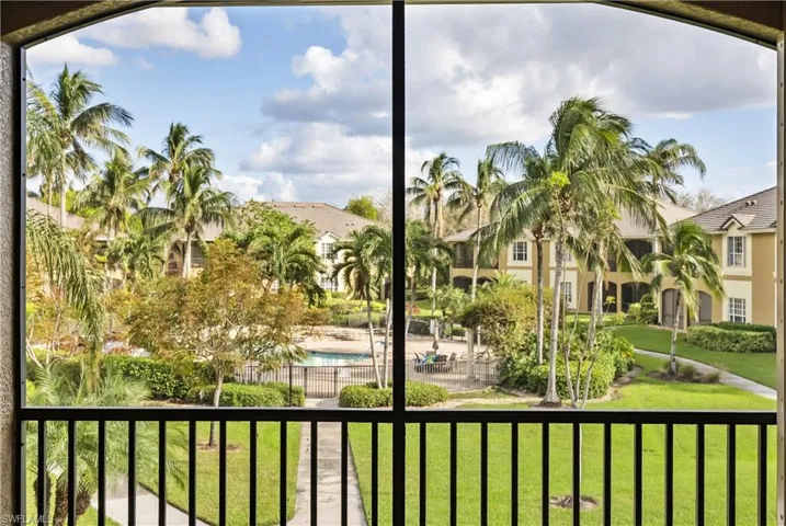 5021 5021 Maxwell Circle #201 Cir 3-201, Naples, Florida 34105