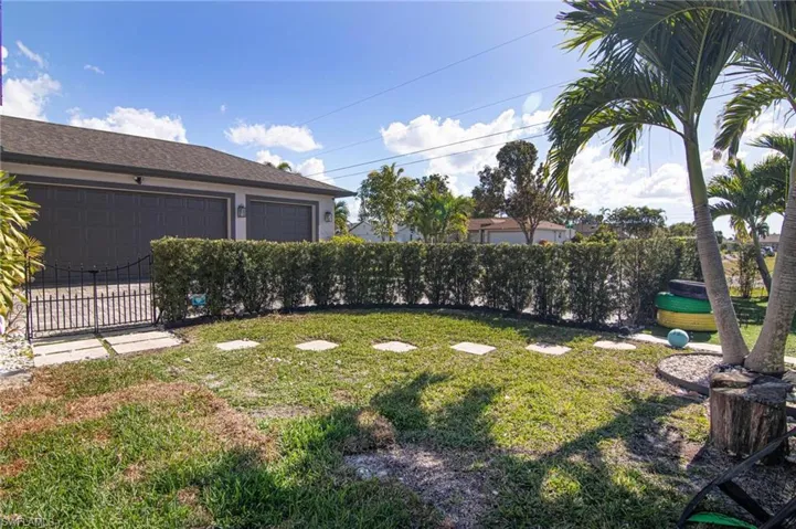 Enclosed front garden courtyard