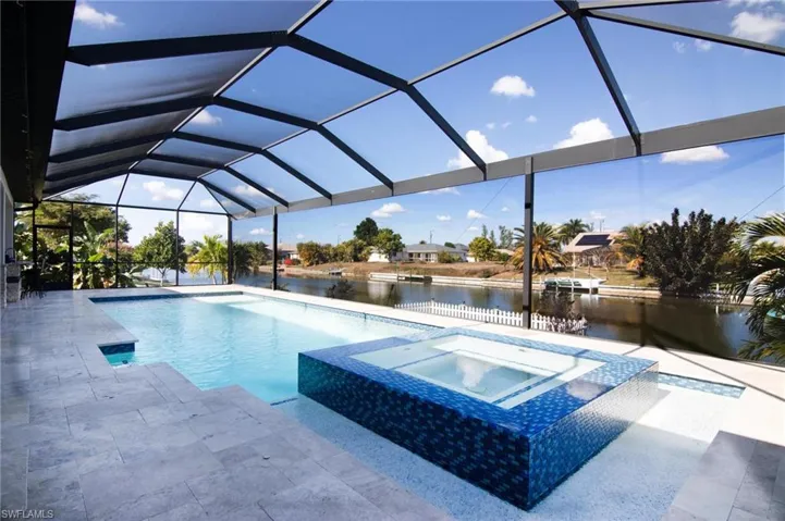 Heated swiming pool with built-in spa