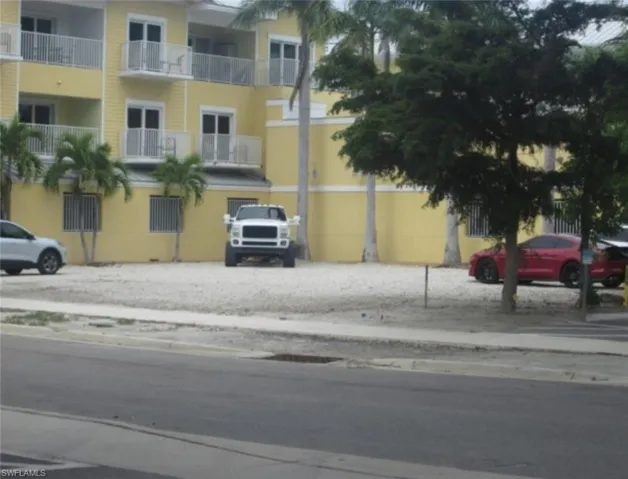1025 2nd St, Fort Myers Beach, Florida 33931
