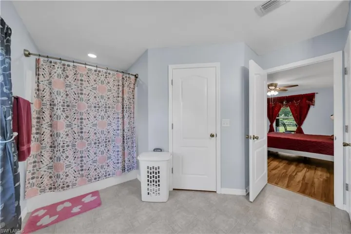 Bathroom featuring ensuite bath, a shower with shower curtain, recessed lighting, and a ceiling fan