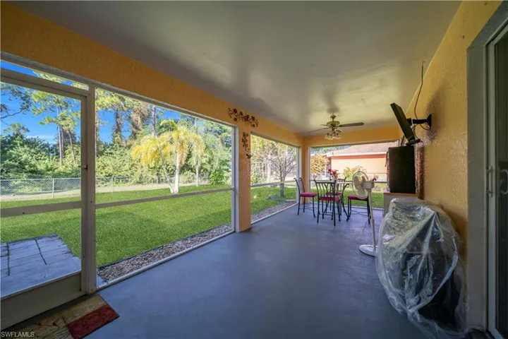 Sunroom / solarium featuring a patio and ceiling fan