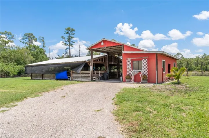 7 stalls, feed stall, AC tack, Bird cage, washer, and wash rack