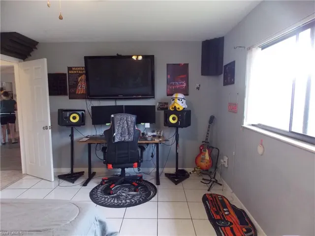 911 Se 34th Ter, Cape Coral Fl 33904