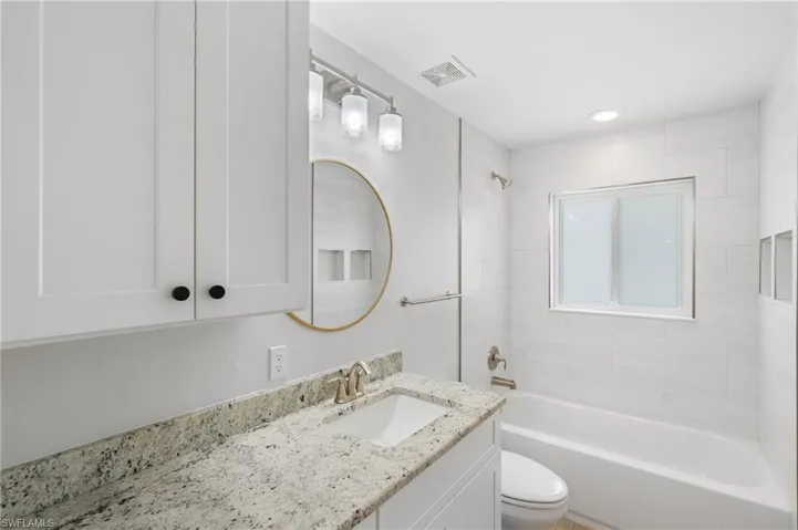 Guest Bathroom w/ Tub/Shower Combo