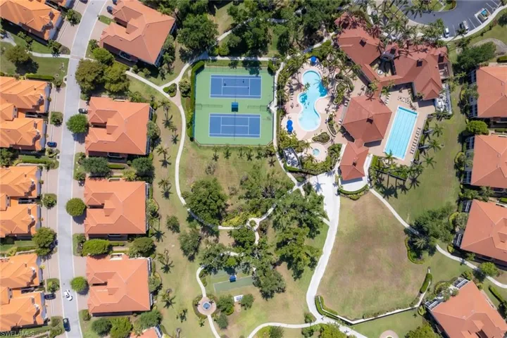 Birds eye view of property featuring a residential view