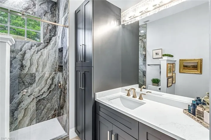Beautiful renovated bathroom (3rd bathroom)