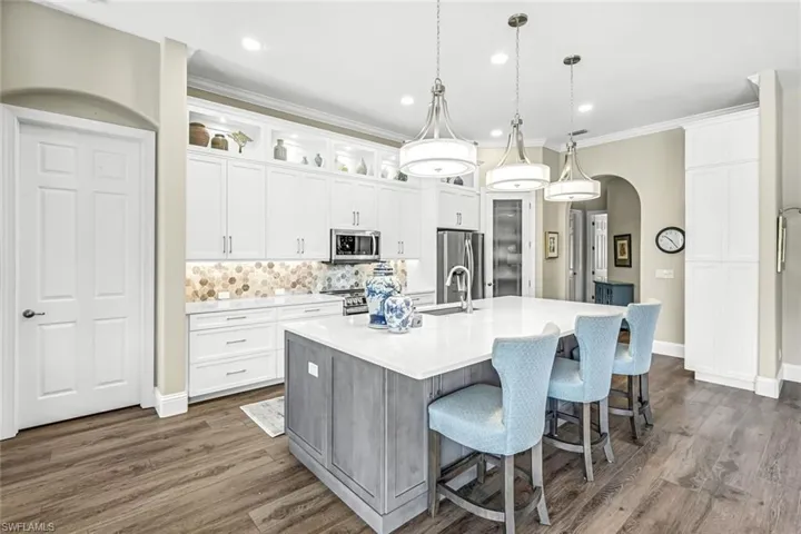 Custom kitchen cabinets with all the  "I wants"