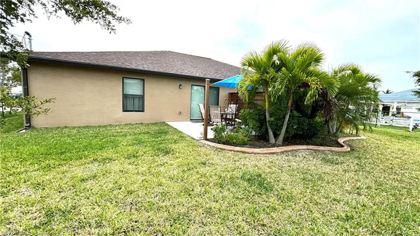 Well-maintained fenced yard and landscaping.