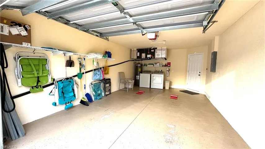 Fully-equipped garage with newer washer & dryer 4614