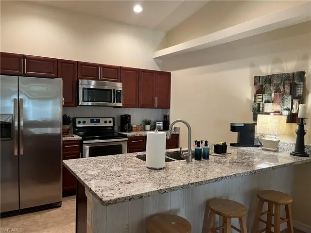 Fully-equipped Kitchen 4612