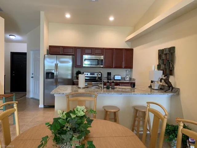 Dining area & Kitchen 4612