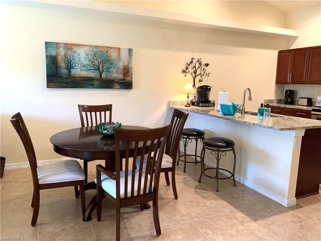 4614 Dining area & Kitchen