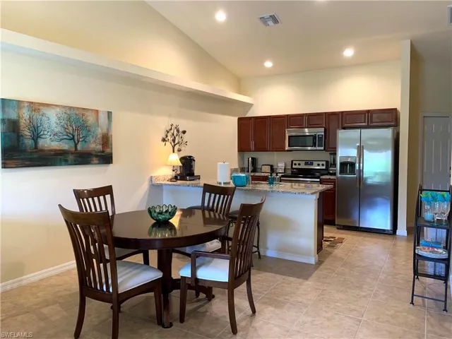 4614 Dining area & Kitchen