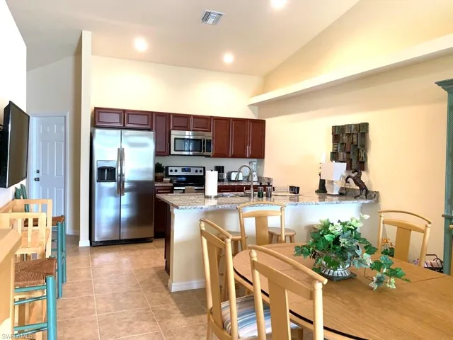 Kitchen & Dining areas 4612