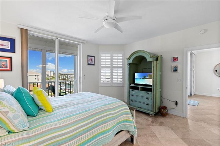 1111  Swallow  AVE, MARCO ISLAND, FL 34145