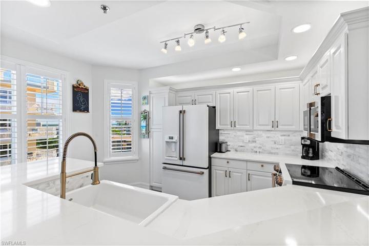 1111  Swallow  AVE, MARCO ISLAND, FL 34145