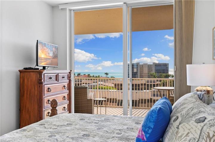 1111  Swallow  AVE, MARCO ISLAND, FL 34145
