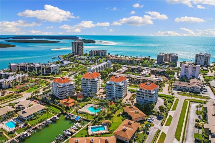 1111  Swallow  AVE, MARCO ISLAND, FL 34145