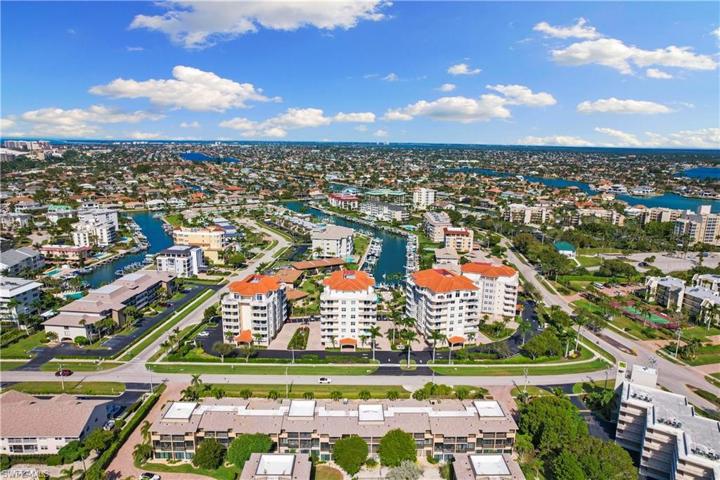 1111  Swallow  AVE, MARCO ISLAND, FL 34145