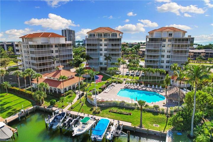 1111  Swallow  AVE, MARCO ISLAND, FL 34145
