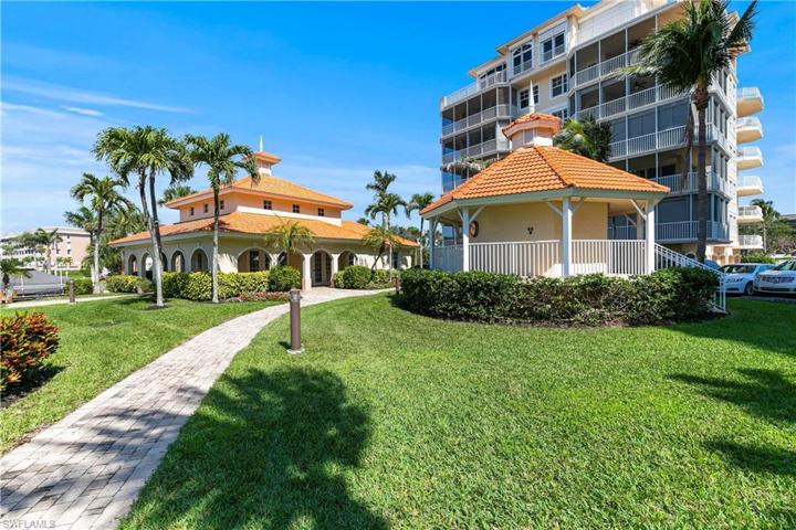 1111  Swallow  AVE, MARCO ISLAND, FL 34145