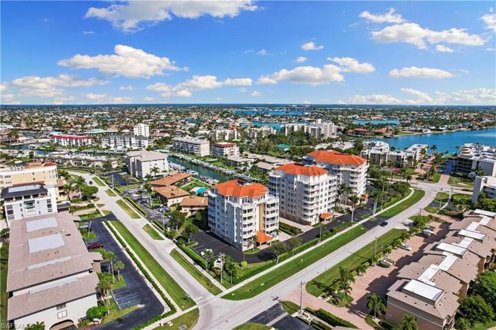 1111  Swallow  AVE, MARCO ISLAND, FL 34145
