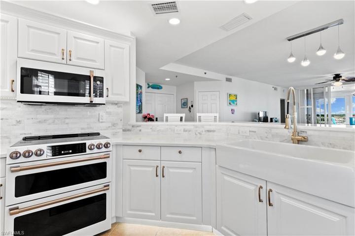 1111  Swallow  AVE, MARCO ISLAND, FL 34145