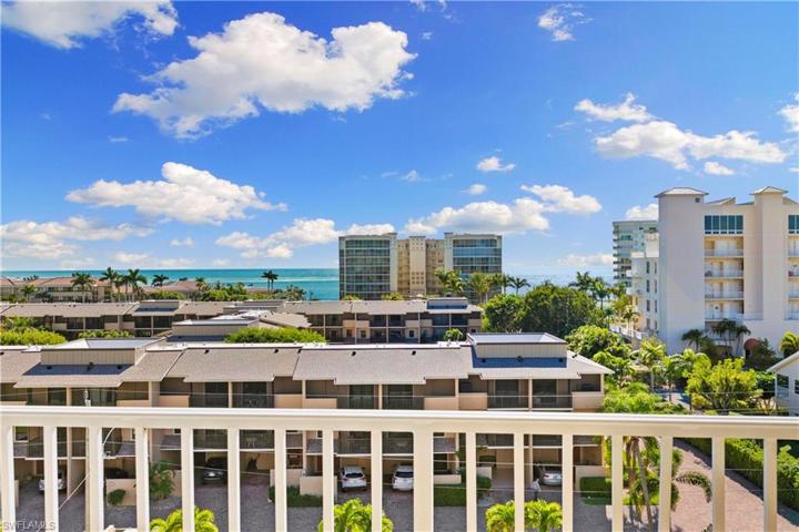 1111  Swallow  AVE, MARCO ISLAND, FL 34145