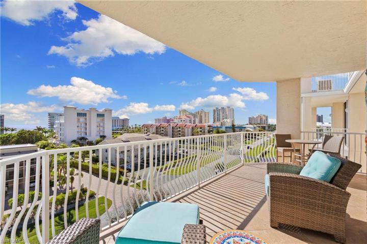 1111  Swallow  AVE, MARCO ISLAND, FL 34145