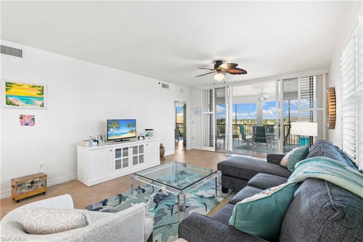 1111  Swallow  AVE, MARCO ISLAND, FL 34145