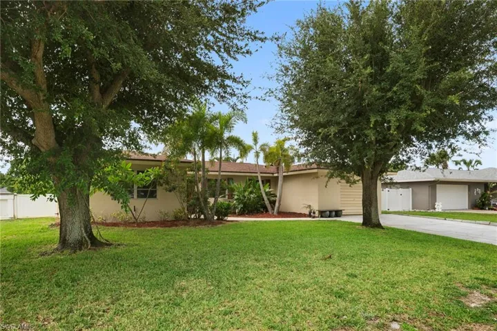1444 Covington Cir W, Fort Myers, Florida 33919