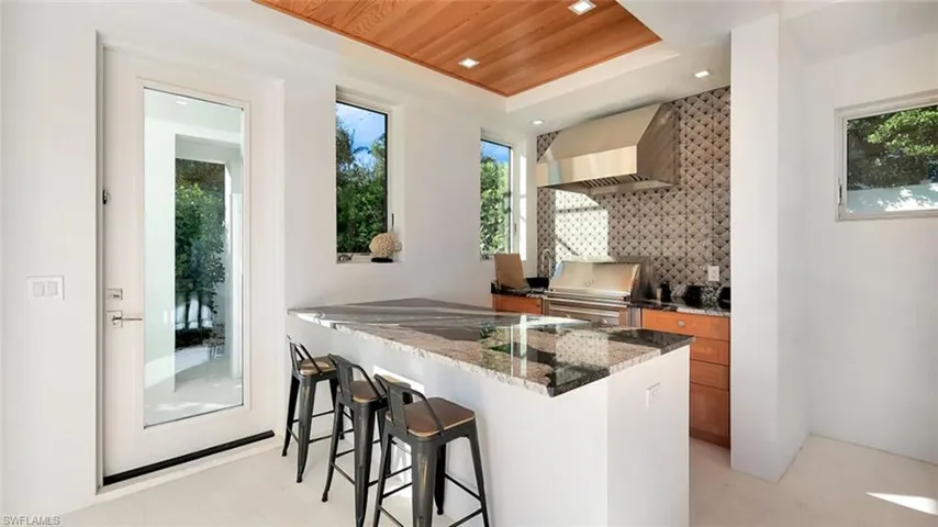 Outdoor Bar/Kitchen