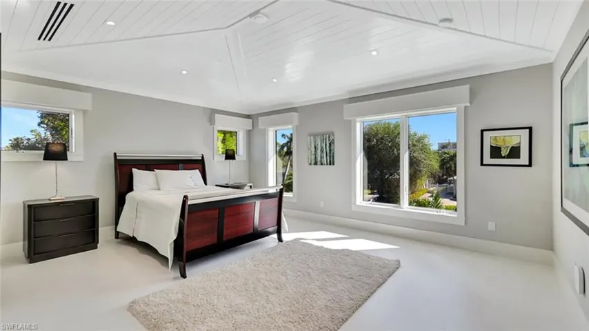 Queen Bed