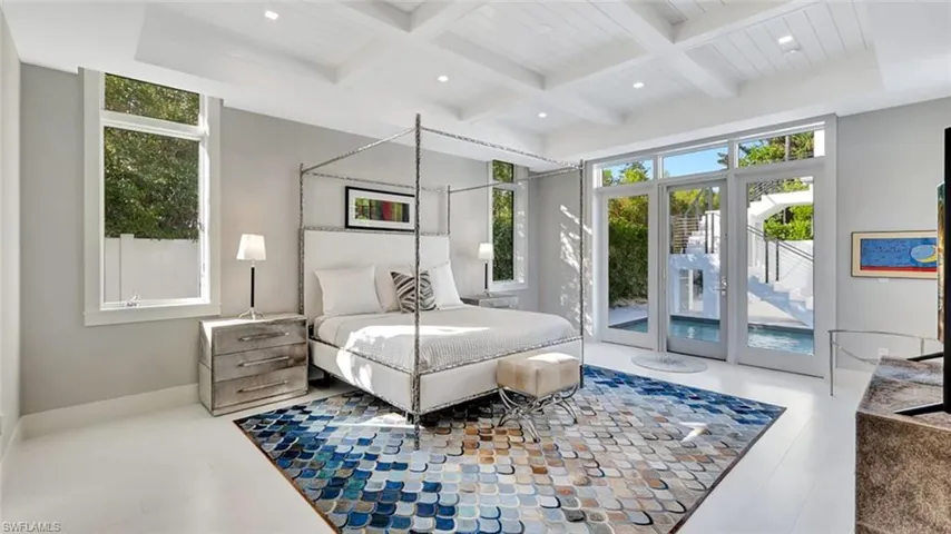 Primary Bedroom/King Bed