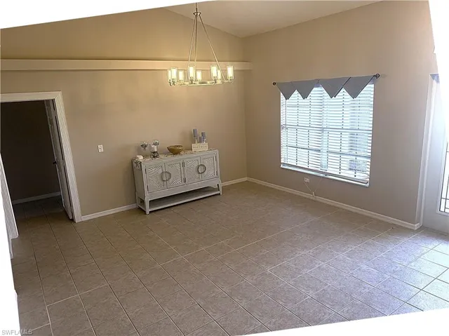 527 40th Ter, Cape Coral, Florida 33914