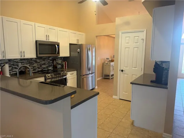 527 40th Ter, Cape Coral, Florida 33914