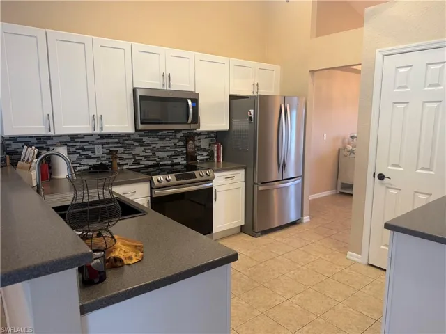 527 40th Ter, Cape Coral, Florida 33914