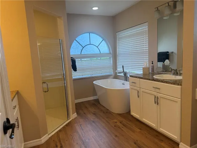 Separate tub and shower and separate sinks and vanities.