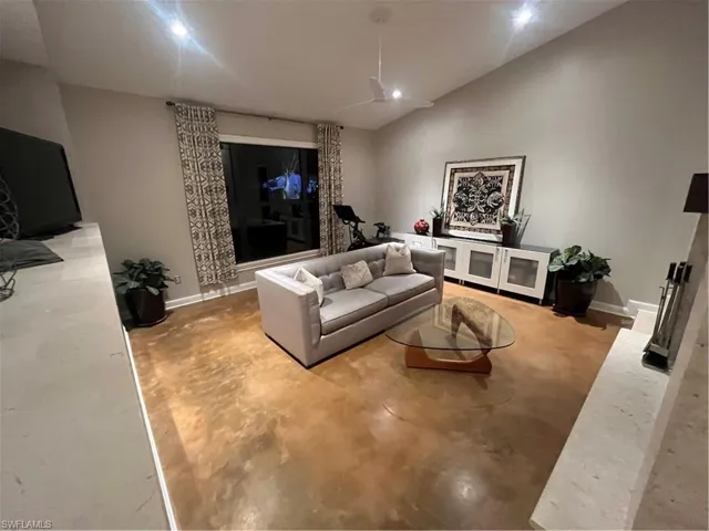 240 Nottingham Dr, Naples, Florida 34109