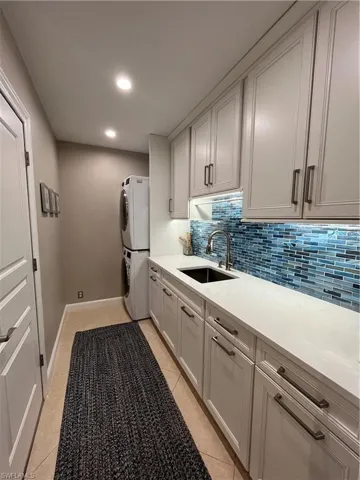 240 Nottingham Dr, Naples, Florida 34109