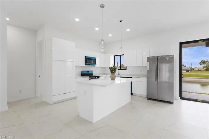 2130 Ne 26th St, Cape Coral, Florida 33909