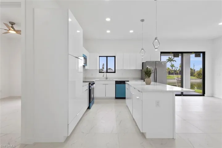 2130 Ne 26th St, Cape Coral, Florida 33909
