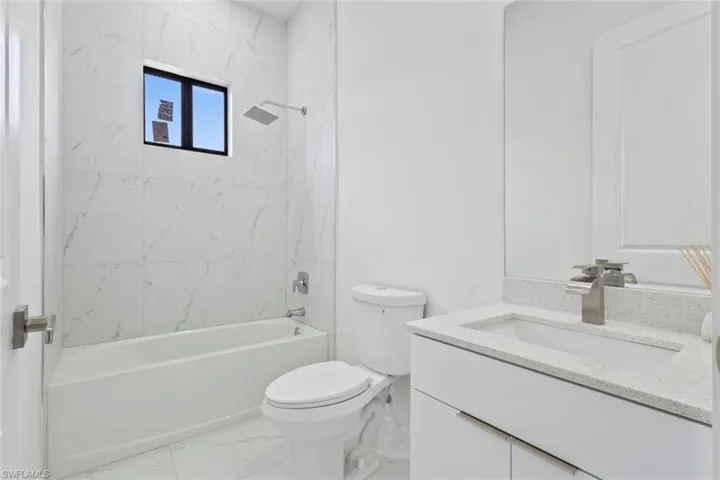 2130 Ne 26th St, Cape Coral, Florida 33909