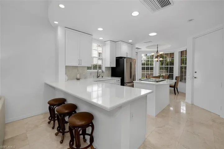 554  3rd S AVE, Naples, FL 34102