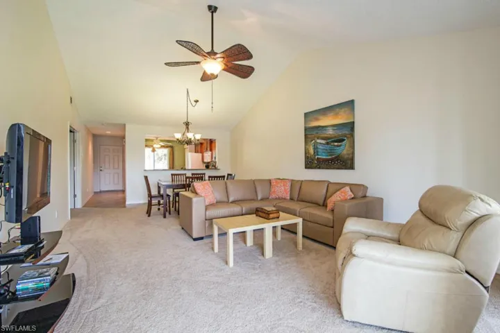 180 Furse Lakes Cir E8, Naples, Florida 34104