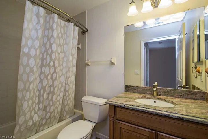 180 Furse Lakes Cir E8, Naples, Florida 34104