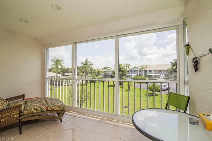 180 Furse Lakes Cir E8, Naples, Florida 34104
