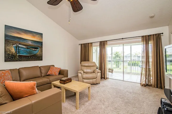 180 Furse Lakes Cir E8, Naples, Florida 34104