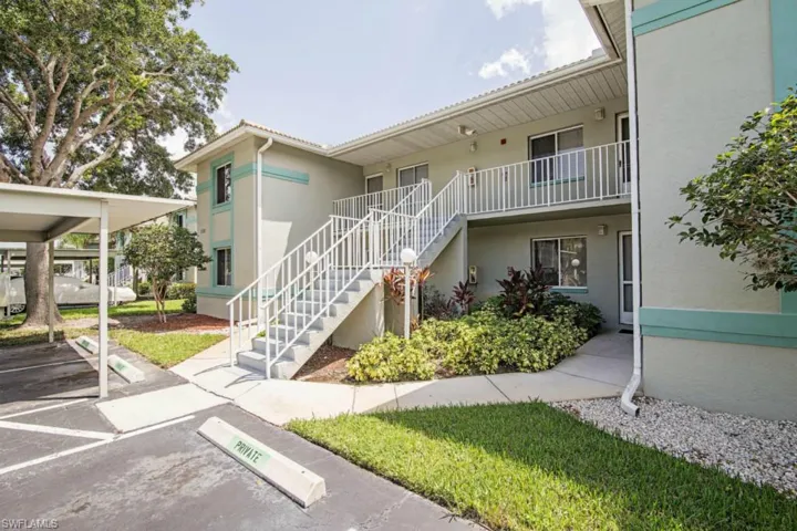 180 Furse Lakes Cir E8, Naples, Florida 34104